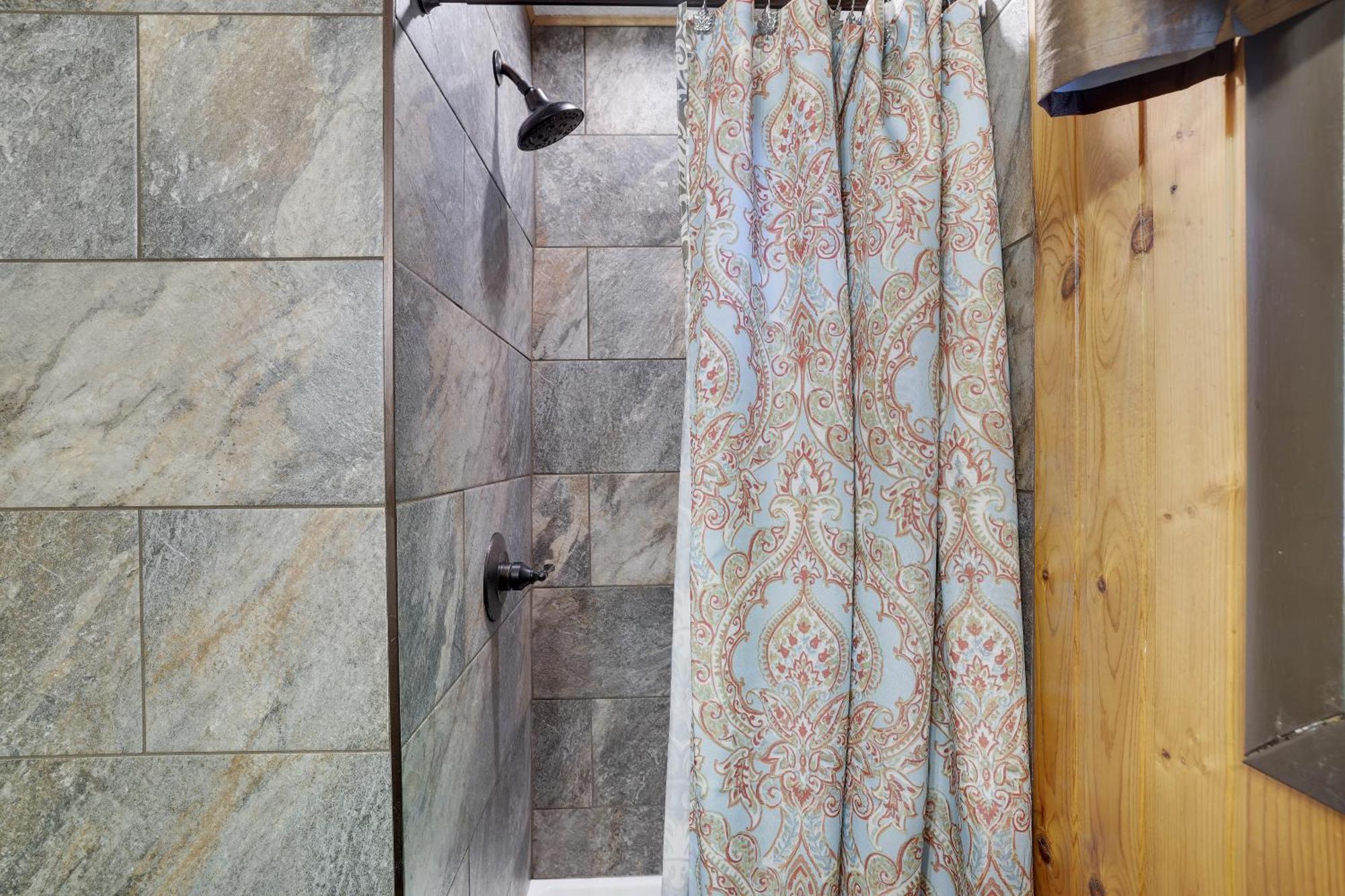 Chalet Renovated Near Casino, Camelback , Kalahari 4Bdrms Firepit Hot Tub Game Room Tobyhanna المظهر الخارجي الصورة